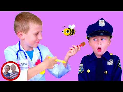 Bee in the ear! | Doctor set toys | Mike and Jake pretend play | Doctor kit  डॉक्टर सेट  العاب دكتور