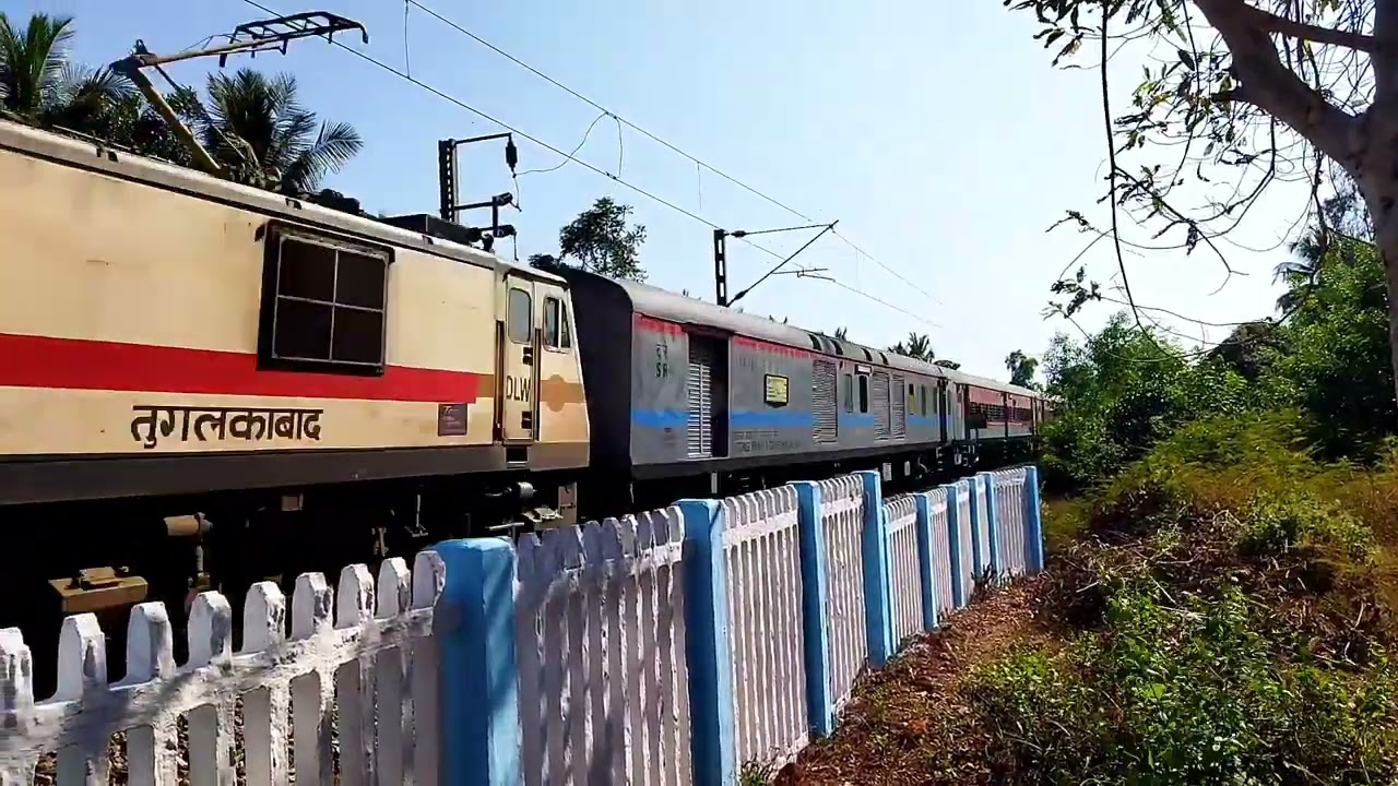 NZM /Hazrat Nizamuddin SF express 22654/22653 Hazrat Nizamuddin - Thiruvananthapuram