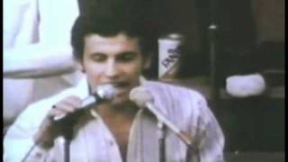 Abran Paso Lyrics English Translation