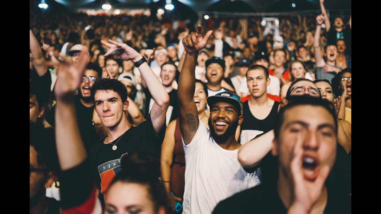 How do you write a music review for a concert?