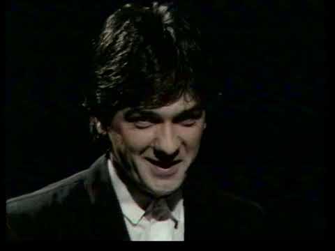 Zdravko Čolić - Malo pojačaj radio (Official video)