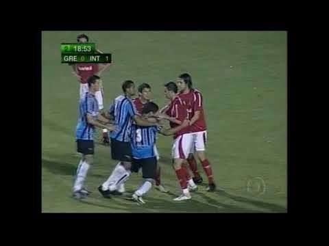 FABAO ZAGUEIRO DO SANTOS COM A CAMISA RASGADA NO JOGO PORTUGUESA 0X0 SANTOS NO BRASILEIRO 2008