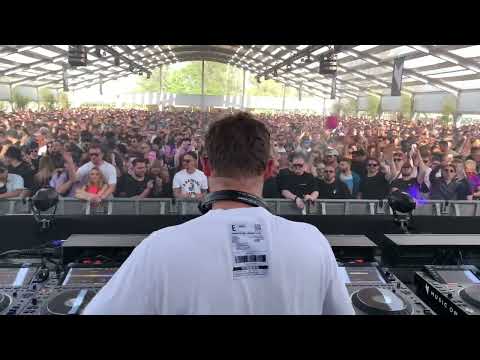 Archie Hamilton plays „Tomi&Kesh - Space Barbie (Original Mix)“ at Music On Festival