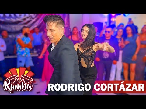 Todas quieren bailar Salsa con Rodrigo Cortázar en Tlatelolco en "Rumba All Stars México"