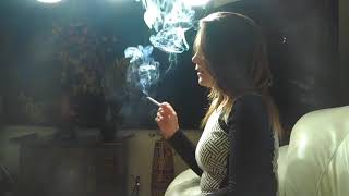 Perfect chain smoking girl 🚬