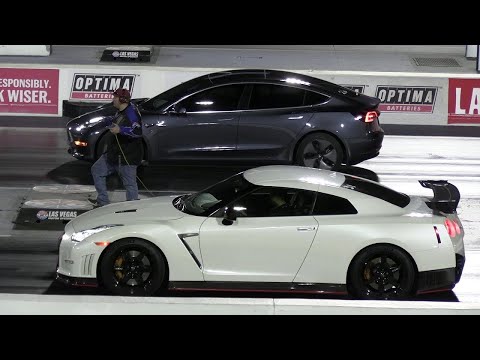 Godzilla GT-R (R35) VS Tesla Model 3