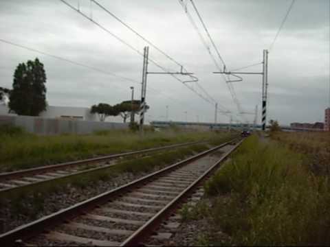 Transito di un Leonardo Express a Parco Leonardo il 28 04 09