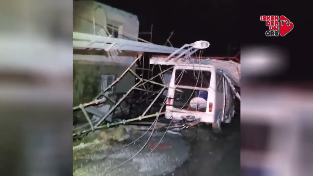 İskenderun’da Fırtına Çatı Uçurdu, Elektrik Direği Devrildi