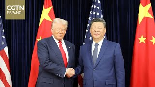 Xi Jinping y Donald Trump se saludan y posan para las cámaras