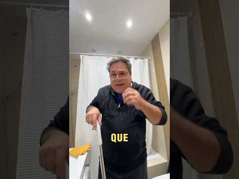 CUANDO TU PADRE LIMPIABA EL BAÑO XD