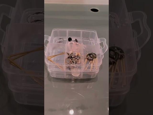 Vídeo relacionado con Rayher Caja clasificadora con asa, Surtido, 3 compartimentos, 23,1x15,6x18,5cm
