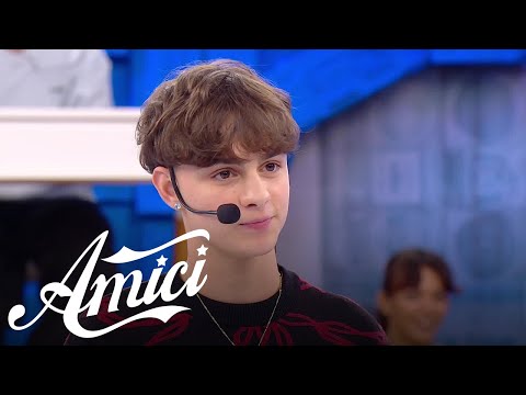 Amici 24 - Luk3 - Parigi in motorino