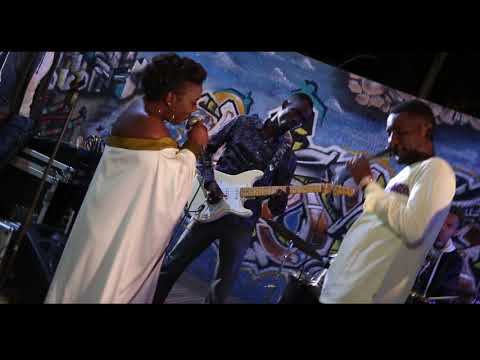 Maya abdul feat admow be strong (LIVE)