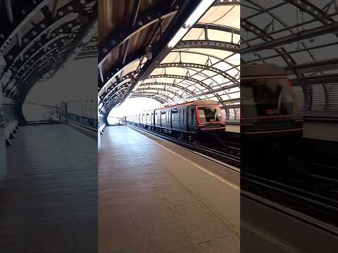 Metro De Santiago | NS-93 N2057 (Stranger Things) Saliendo De San Joaquín