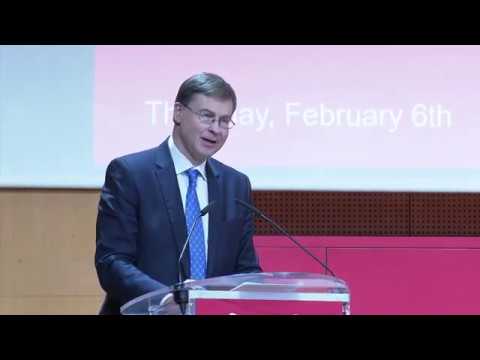 Valdis Dombrovskis delivers a speech at Sciences Po students in Paris