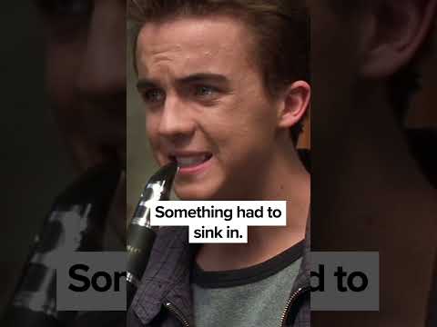 Cody plays the clarinet (a little too perfectly...) 🤔 - Agent Cody Banks: Destination London (2004)