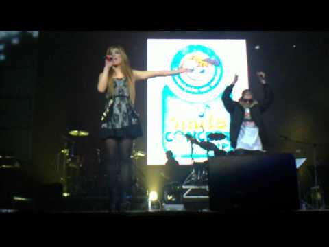 Xamogela - OGE ft Antigoni Psixrami LIVE OAKA 2011