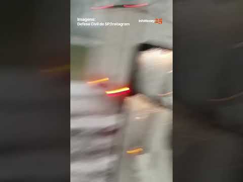 Chuva de granizo cobre rodovia de gelo no interior de São Paulo