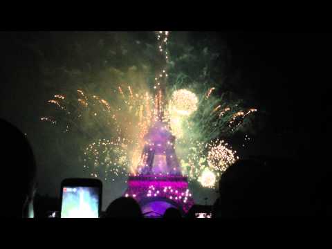 Feu d'artifice 14 Juillet 2014 - Tour Eiffel / Fireworks Paris Bastille Day - Eiffel Tower
