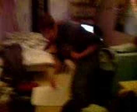 håkan full, dansar sexigt med stol