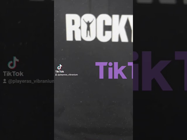 Vídeo relacionado con Rocky The Man The Myth The Legend - Camiseta con nombre Rocky Sudadera con Capucha