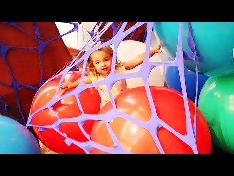 SHE CAN'T FIND HER WAY OUT! | Sam & Nia