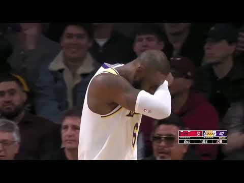 Nikola Vucevic ejected after smacking LeBron James - Lakers vs Bulls