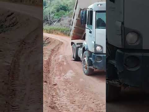 Trabalhador sofre descarga elétrica ao vascular caçamba em Ubaíra.