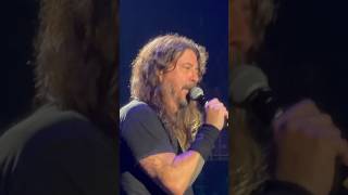 How Dave Grohl met Taylor Hawkins backstage at a KROQ Acoustic Christmas #foofighters #kroq