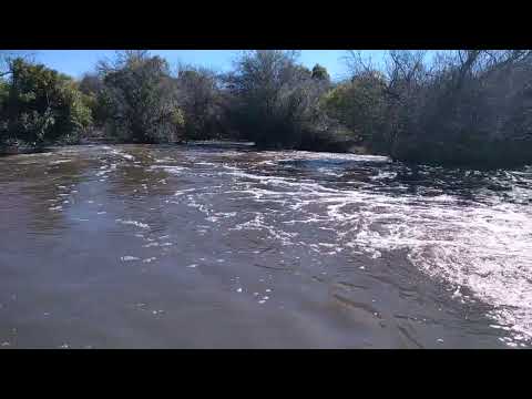 Zona"  Paso de las Piedras " en arroyo San Francisco  que está algo crecido , aquí en Paysandú 