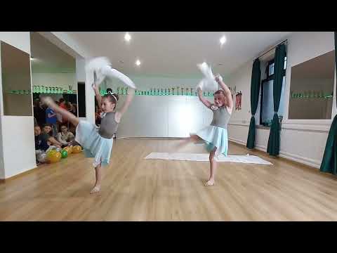 Kinga Ochmanek i Marlena Harężlak duet taniec współczesny 10-12 lat