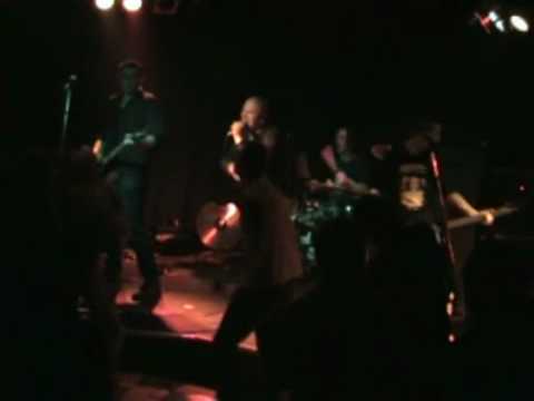 Poppin` Mommas live at the Barwon Club Nov 2005
