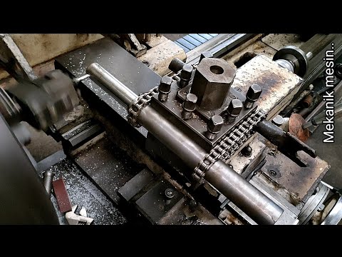 Making keyway hole on a lathe