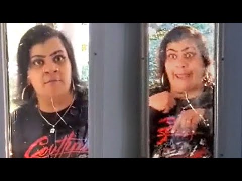 Psychopathin Karen droht, Hund wegen WLAN-Passwort zu töten.