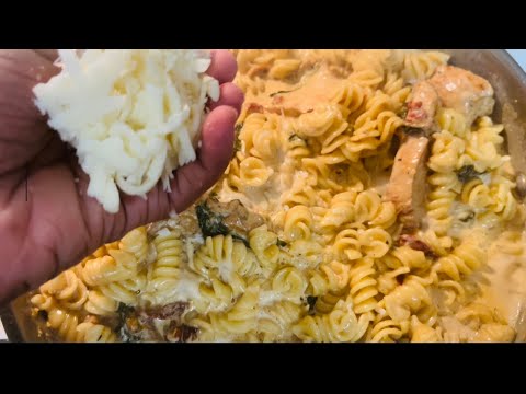 Macaroni Ak Poul Nan Sòs Fomage | Tuscan Chicken Pasta