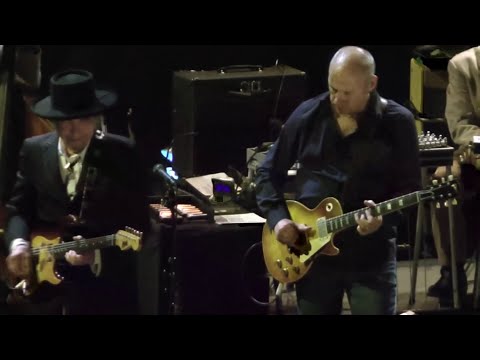 BOB DYLAN / MARK KNOPFLER  Hammersmith Apollo London, England, November 19, 2011 DON`T THINK TWICE