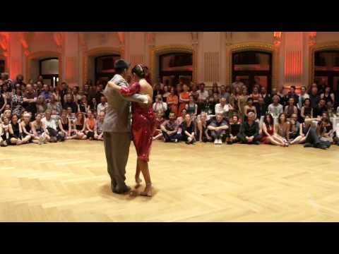  Roxana Suarez  and  Sebastian Achaval  are  dancing  to  the  tango  "  Paciencia  "  by  Juan D'Arienzo  at  TangoAmadeus  in  2015