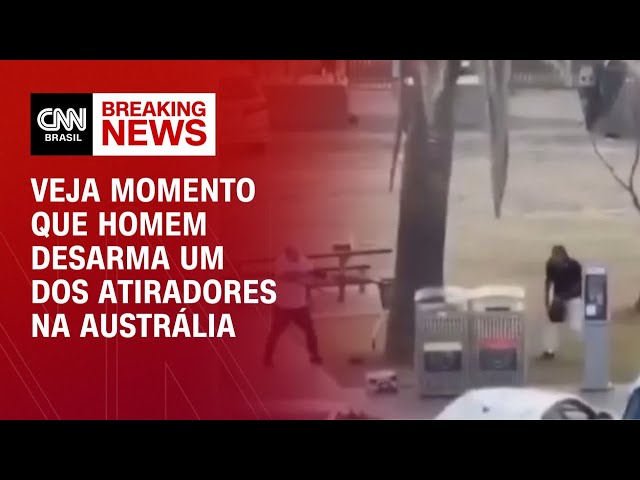 Vídeo mostra homem desarmando um dos atiradores de ataque na Austrália | AGORA CNN