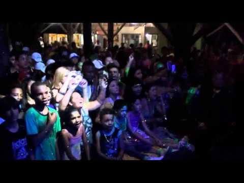 YURI BH E CHUCK 22 REGENERADO AO VIVO EM CORONEL FABRICIANO-MINHA VÓ - DIA 13/11/2011