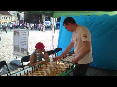 Symultana Szachowa - Arcymistrz Kacper Piorun kontra Jan Karczewski