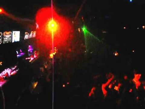 Dropping my latest mashup from SHOWTEK - Cannonball, DANNIC - Clobbers & AVICII - The Thre3 Levels