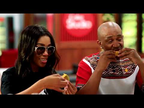 Mafikizolo taste a famous Kenyan snack for the first time.