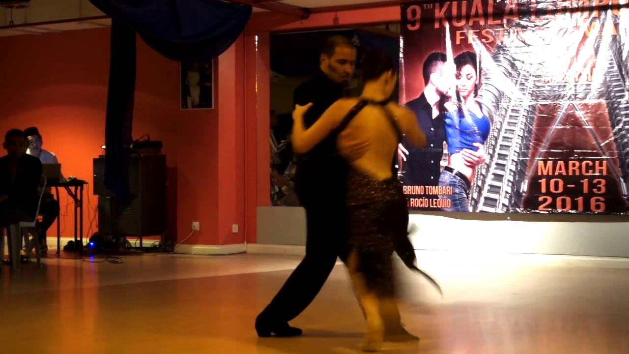 Impeccable timing and musicality by Roberto Castillo & Julieta Biscione to “El Huracan”