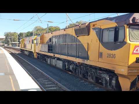 Aurizon 2827-2836 hauling containers Y844.