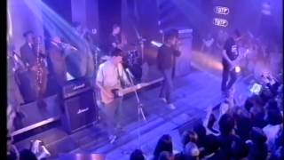 Charlatans - Just When You&#39;re Thinking / Blur - Country House (TOTP 28.8.95)