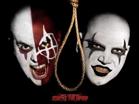 Favorite & Hollywood Hank feat. Shneezin 257 - Junkies 4 Life