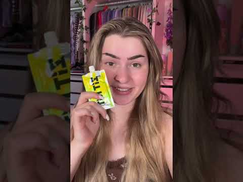 Isabell likes to pop pimples😂