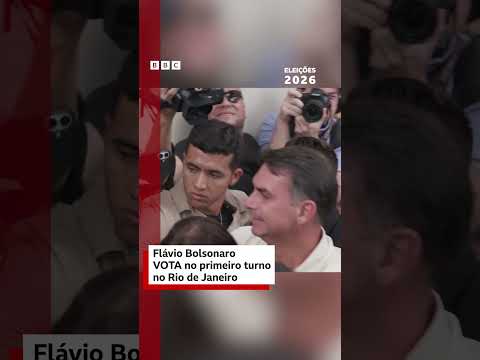 Flávio Bolsonaro vota no primeiro turno no Rio de Janeiro