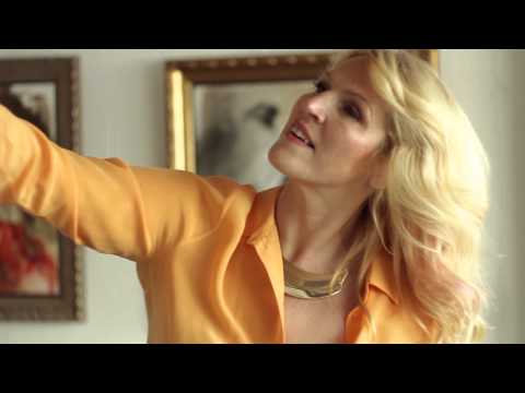 Anna Razumovskaya - Living In A Moment