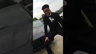 How moms are with they kid at prom #kennyknox
